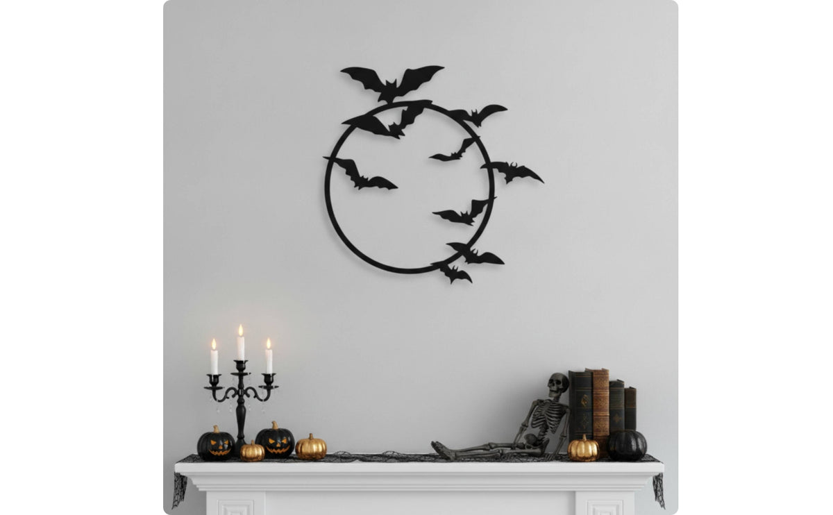 Spooky Metal Wreath with Bats Gothic Metal Nocturnal Creature Wall Art Openwork Halloween Wall Decor Flat for Entryway