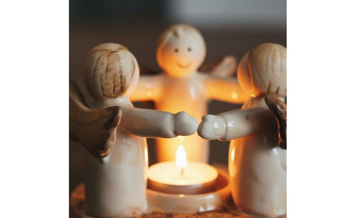Vintage Aesthetic Praying Angels Candle Stand Creative Design Resin Angel Circle Candlestick Warm Ambiance House Decoration for Tabletop