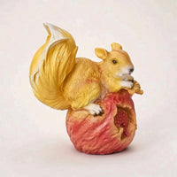 Resin Squirrel Figurine Outdoor Squirrel Sculpture Sculpted Garden Ornament Long-Lasting for Windowsill