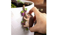Hedgehog Figurine Pot Climber Cartoon Hanging Hedgehog Sculpture Creative Design Planter Decoration for Gardeners, Balcony, Patio