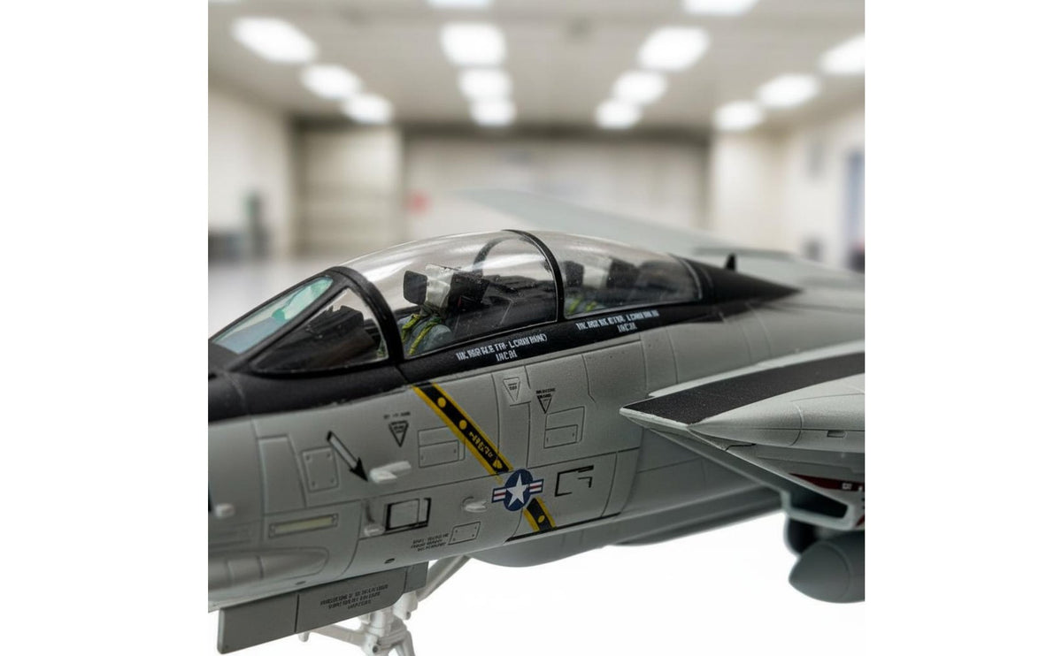 Alloy and Plastic F-14 Tomcat Fighter Jet Fragile Static Airplane Figurine Detailed Finish Aircraft Realistic Modeling for Collectors