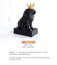 European Luxury Crown Lion Resin Sculpture Ornament for Bar and Restaurant Decor