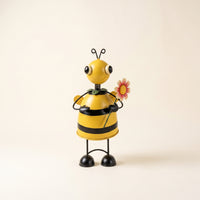 Outdoor Bee Statue Whimsical Metal Bee Sturdy Garden Figure Cute for Patio, Porch