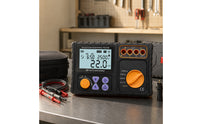 Digital Insulation Resistance Tester Compact Insulation Tester with Carrying Case Handheld Electronic Megohmmeter for Electricians, Field Testing