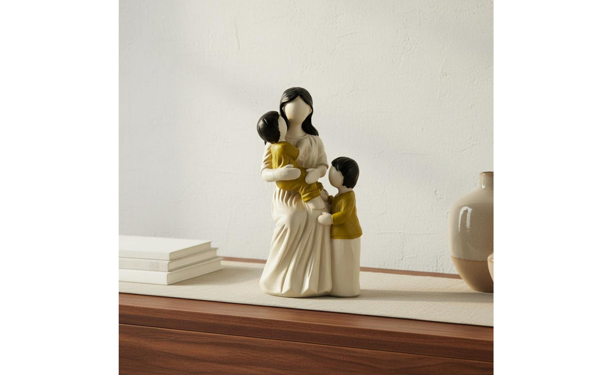 Resin Family Sculpture Long-Lasting Family Figurine Compact