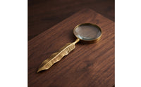 Enlarging Glass with Feather Handle Vintage-Themed Easy to Use Handheld Enlarging Glass for Collectors, Readers