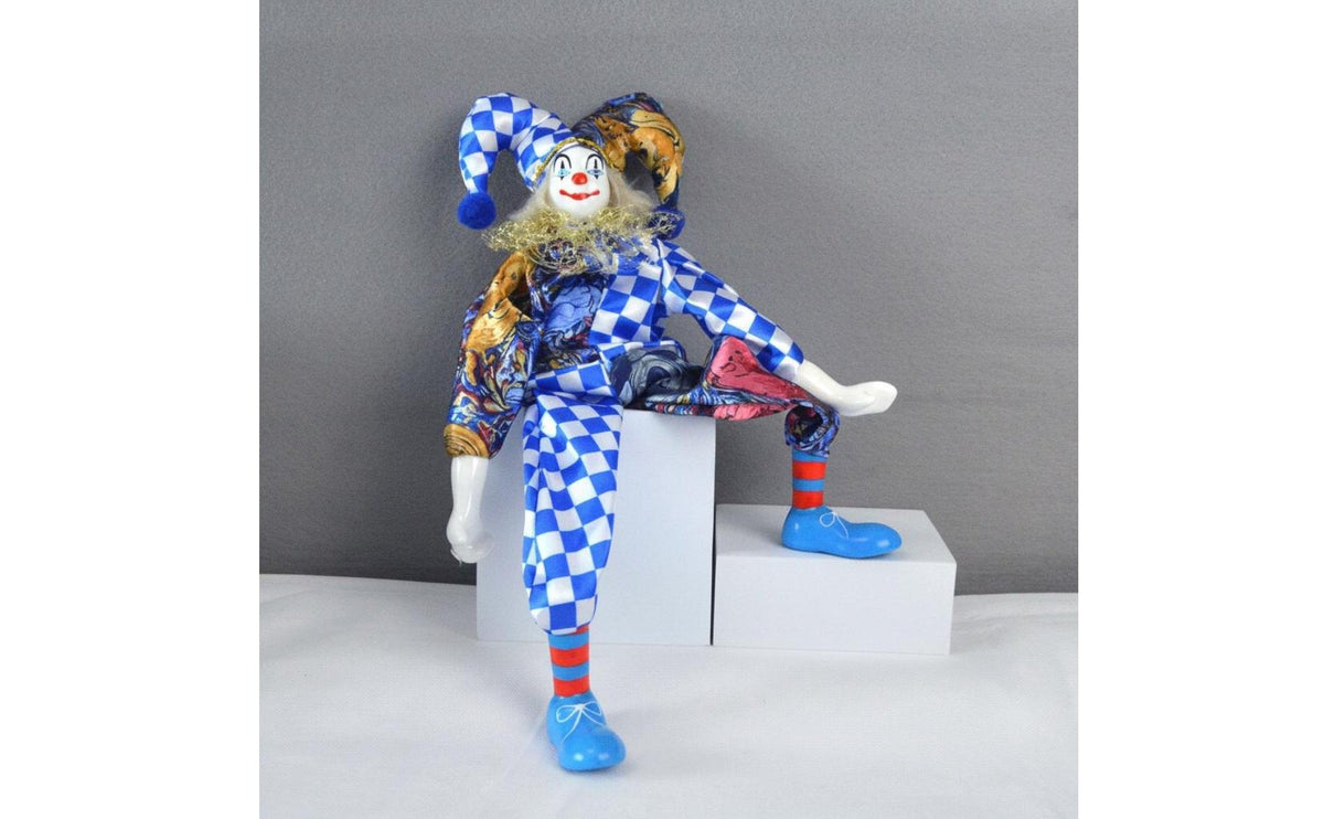 Detailed Face Painting Dangling Leg Clown Doll Handmade Clown Ornament Ceramic Jester Shelf Sitter for Collectors, Carnival Theme Party, Home Decor
