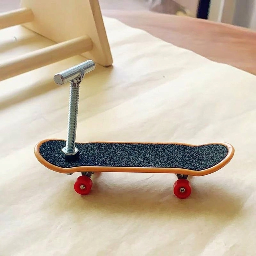 Parrot Intelligence Toy, Bird Training Skateboard for Parrot Enrichment and Play, Interactive Bird Accessory