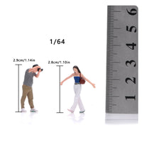2 Pieces 1/64 Scale Figurine Pair Diorama-Style Hand Painted Tiny Person Realistic Detail Table Ornament for Model Display