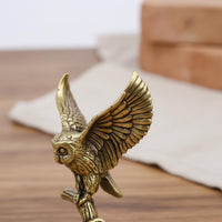 Detailed Craftsmanship Brass Owl Figurine Creative Design Vintage Brass Owl Long-Lasting Antique Metal Bird Ornament Tarnish Resistant for Collectors, Desktop, Study Room, Office, Bookshelf
