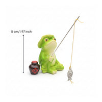 Textured Straw Hat Fishing Frog Figurine Molded Details Seated Frog Statue Painted Home Decoration Resin-Like for Pond, Balcony, Aquarium-Style Landscape