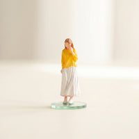 1/64 Miniature Woman Figurine Resin Woman Figurine with Standing Pose Decorative Standing Figure for Collectors, Model Train Layout, Tabletop Display