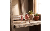2 Pieces Father and Daughter Figurines 1/64 Detailed Miniature People Figurines Colorful Miniature People Figures for Collectors