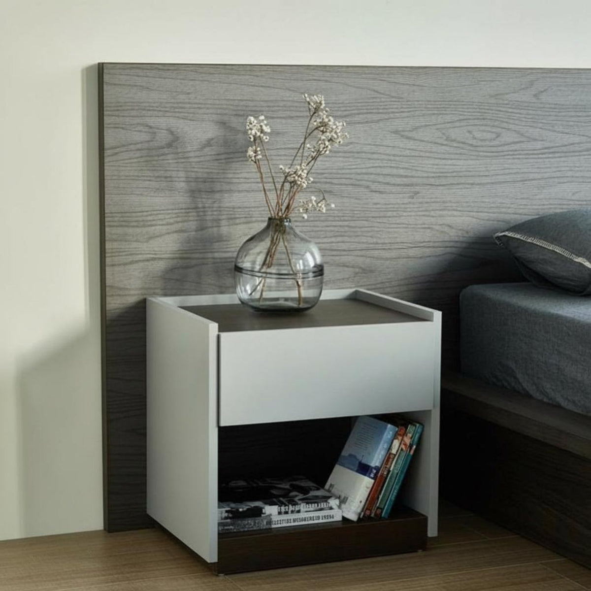 Minimalist design Single-Drawer Bedside Table Modern Design Nightstand Space-Saving Bedroom Furnishing Sturdy Construction for Homeowners, Apartment Dwellers, Students, Small Spaces, Guest Room, Hallway, Office