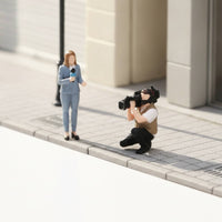 2 Pieces Reporters and Cameraman Figure Set Authentic Reporters Figure Compact 1/64 Scale Figures for Hobbyists