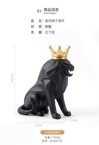 European Light Luxury Simple Style Resin Crown Lion Sculpture Ornament for Bar, Restaurant, and Cafe Decor