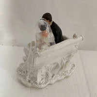 Wedding Couple Figurine with Umbrella Resin Sculpture Sturdy Keepsake for Anniversary