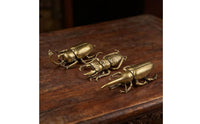 Detailed Duplicate Copper Beetle Desk Ornament Artisan-Made Vintage Beetle Statue Exquisite Workmanship Vintage Sculpture for Collectors, Desktop, Office, Bookshelf