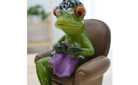 2 Pieces Grandparent Frog Figurines Resin Craft Elderly Frog Couple Figures House Decoration Playful Design Creature Figurine
