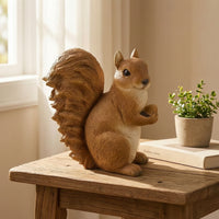 Resin Squirrel Figurine with Pinecone Woodland Squirrel Figurine with Cone Cone Carved Decor Outdoor for Gardeners, Garden, Patio, Balcony, Flower Room