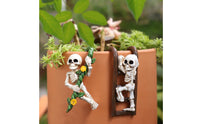2 Pieces Climbing Skeleton Pot Hanger Gift Idea Skeleton Planter Hanger Hand Painted Cranium Planter for Courtyard