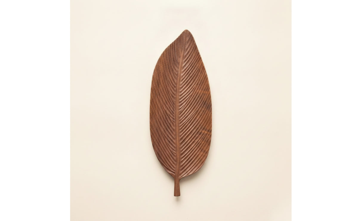 Natural Wood Grain Walnut Tray with Leaf Veins Carved Wooden Tea Tray Artisan-Crafted Decorative for Hosts, Tabletop Display