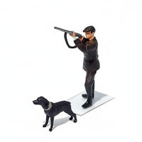 1:64 Scale Woodsman Figure Realistic Poses Hunting Scene Miniature Resin Woodsman and Dog Figurine for Hobbyists, Dioramas
