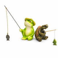 Textured Straw Hat Fishing Frog Figurine Molded Details Seated Frog Statue Painted Home Decoration Resin-Like for Pond, Balcony, Aquarium-Style Landscape