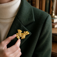 Vintage Matte Gold Brooch Retro Palace Style Simple Versatile Pin Accessory