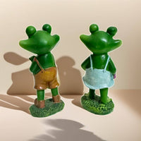 2 Pieces Creative Gift Garden Frog Sculpture Set Whimsical Design Cute Frog Couple Decor Weather Resistant for Couples, Outdoor, Yard, Patio