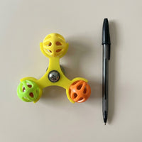 Interactive Rotating Wheel Parrot Enclosure Sphere with 3 Sphere Cluster, PETG Material Rotating Toy for Cockatiels, Budgie Entertainment