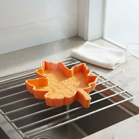 Maple Foliage Pet Bowl Easy to Clean Foliage Shaped Feeding Bowl Gecko Feeding Tray Sleek Surface Amphibian Food Plate