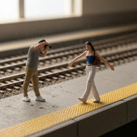 2 Pieces 1/64 Scale Figurine Pair Diorama-Style Hand Painted Tiny Person Realistic Detail Table Ornament for Model Display