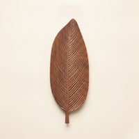 Natural Wood Grain Walnut Tray with Leaf Veins Carved Wooden Tea Tray Artisan-Crafted Decorative for Hosts, Tabletop Display