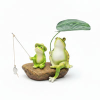 Textured Straw Hat Fishing Frog Figurine Molded Details Seated Frog Statue Painted Home Decoration Resin-Like for Pond, Balcony, Aquarium-Style Landscape