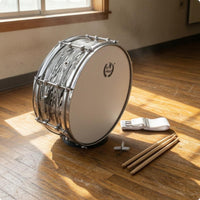 Chrome-Colored Hardware stripedPattern Snare Drum White Drumhead 14-Inch Snare Drum Natural Stick Attack Percussion Instrument Enhanced Reverberation