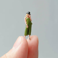 1:64 Scale Woman Figurine Workmanship Capped Girl Miniature Versatile Scene Decoration Resin Diorama Person for Hobbyists, Collectors