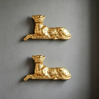 2 Pieces Textured Resin Leopard Decor Spotted Gold Leopard Ornament Reclining Light Switch Cover Detailed Face