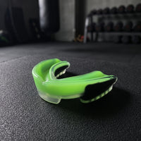 Contoured Mouthguard Food-Grade EVA Mouthguard Low-Profile Clear Mouth Guard for Athletes, Pugilists, Physical Sports, Taekwondo, Basketball
