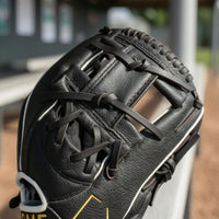 Pigskin Leather Young Baseball Glove Beginner Training Left-Hand Baseball Glove 11-Inch Fielding Glove Padded for Beginners