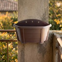 Plant Pots Hanging Basket in Resin for Outdoor Plants, Half Round Hanging Plant for Indoor Use, Wall Planter with Wood Grain Texture, 1 Pack