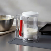 Large Capacity Pancake Batter Dispenser Thickened Material Pancake Batter Pourer Portion Control Handheld Dispensing Cup Wide Mouth Opening for Chefs, Bakers, Beginners, Restaurant, Bakery