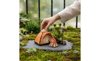 Resin Frog Statue with Tent Novelty Design Camping Frog Figurine House Decoration Collectible Handmade for Desktop, Shelf