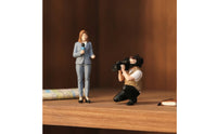 2 Pieces Reporter and Cameraman Figure Set 1/64 Scale Reporter and Cameraman Figures Resin Miniature Figures with Camera for Collectors, Model Display