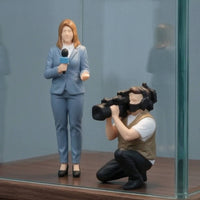 2 Pieces Reporter and Cameraman Figure Set 1/64 Scale Reporter and Cameraman Figures Resin Miniature Figures with Camera for Collectors, Model Display