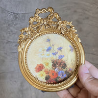 Vintage-Style Round Photo Frame Elegant Round Picture Frame Small Compact for Shelf
