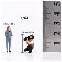 2 Pieces Reporter and Cameraman Figure Set 1/64 Scale Reporter and Cameraman Figures Resin Miniature Figures with Camera for Collectors, Model Display