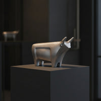 Bull Sculpture Faceted Geometric Bull Statue Silver-Toned Decorative Piece for Understated Decor Fans, Art Collectors, Tabletop