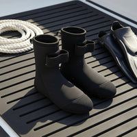 Waterproof 5mm Neoprene Dive Socks Long-Lasting Construction Neoprene Diving Socks Comfortable Fit Anti-Slip Water Booties Glued and Blind Stitched for Divers, Snorkelers, Winter Swimmers