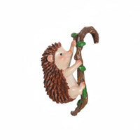 Hedgehog Pot Hugger Weather Resistant Climbing Hedgehog Figurine Hand-Painted Details Hanging Planter Decoration for Gardeners, Patio, Balcony, Yard